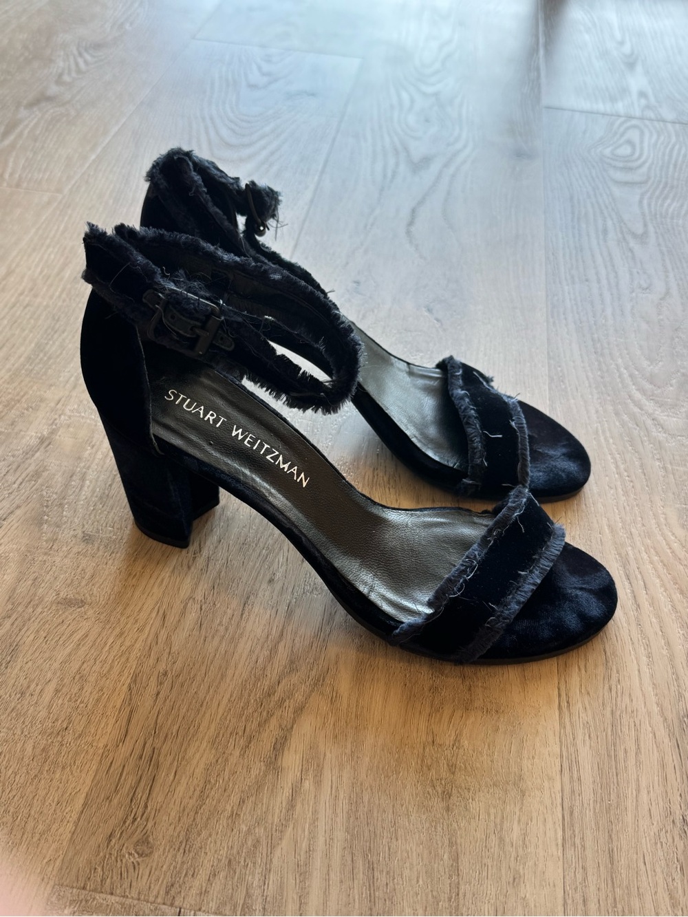 Stuart Weizmann Navy Frayed Velvet Block Heel Sandal Size 8 EUC - Picture 8 of 9